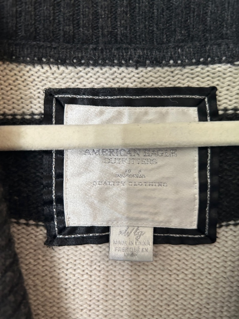 American Eagle Striped V-Neck Sweater in Gray & Cream-size Large - Picture 2 of 11